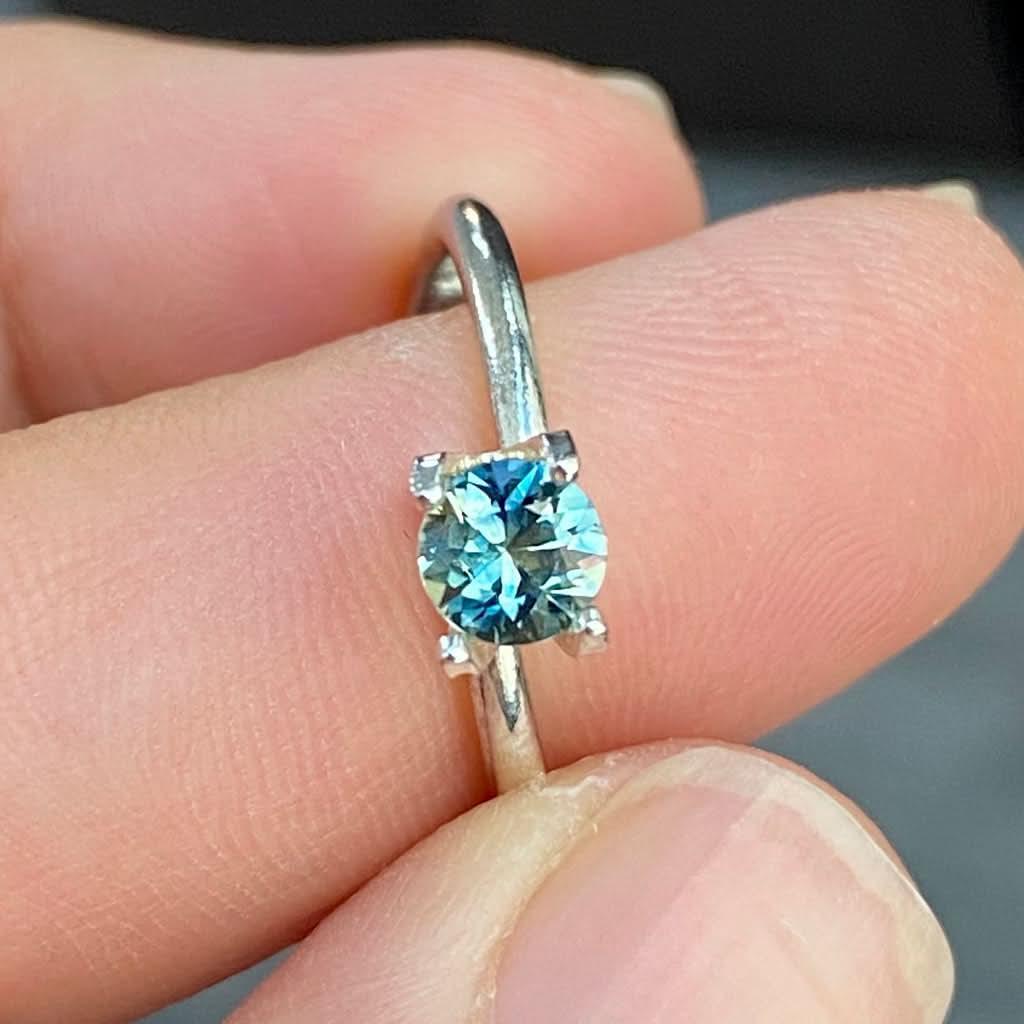0.53ct round Australian teal parti sapphire - Lizunova Fine Jewels