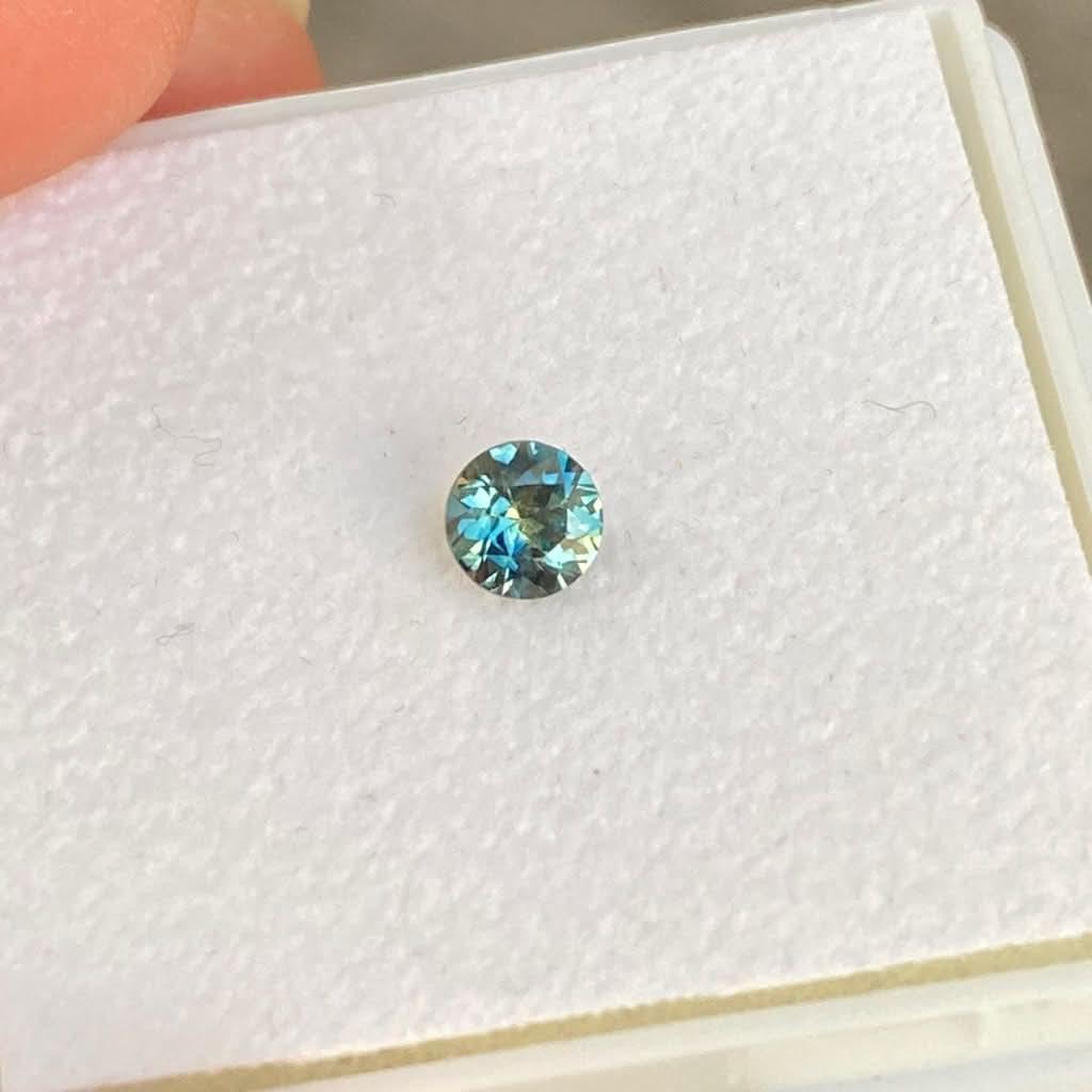 0.53ct round Australian teal parti sapphire - Lizunova Fine Jewels