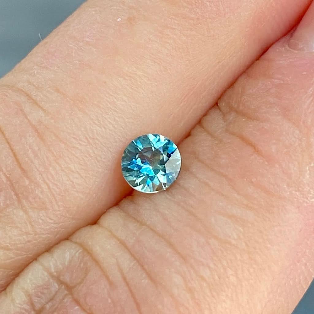 0.53ct round Australian teal parti sapphire - Lizunova Fine Jewels