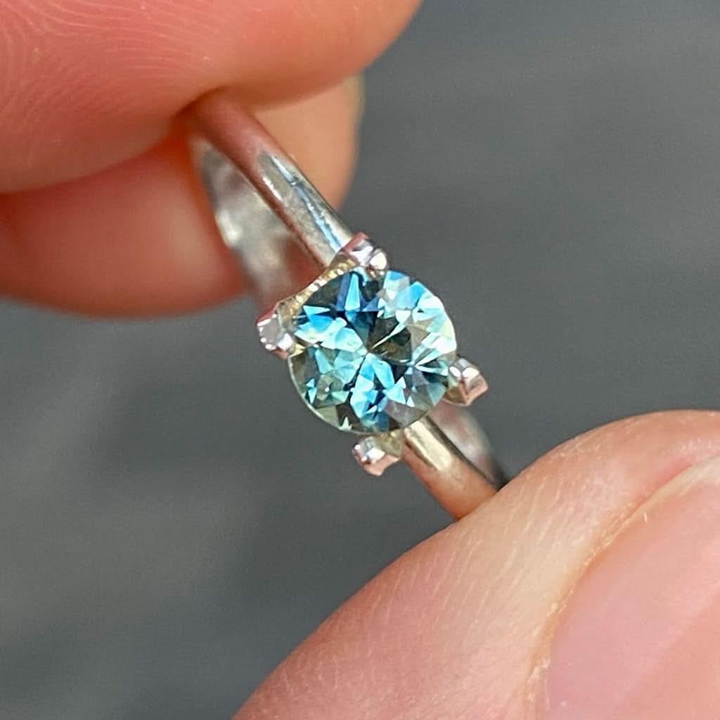 0.53ct round Australian teal parti sapphire - Lizunova Fine Jewels
