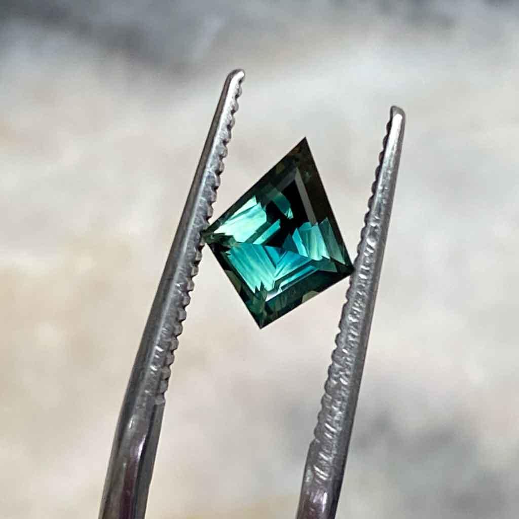 0.89ct kite Australian teal sapphire - Lizunova Fine Jewels