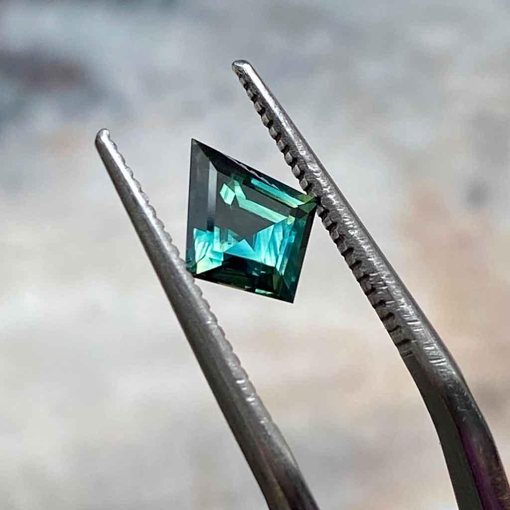 0.89ct kite Australian teal sapphire - Lizunova Fine Jewels