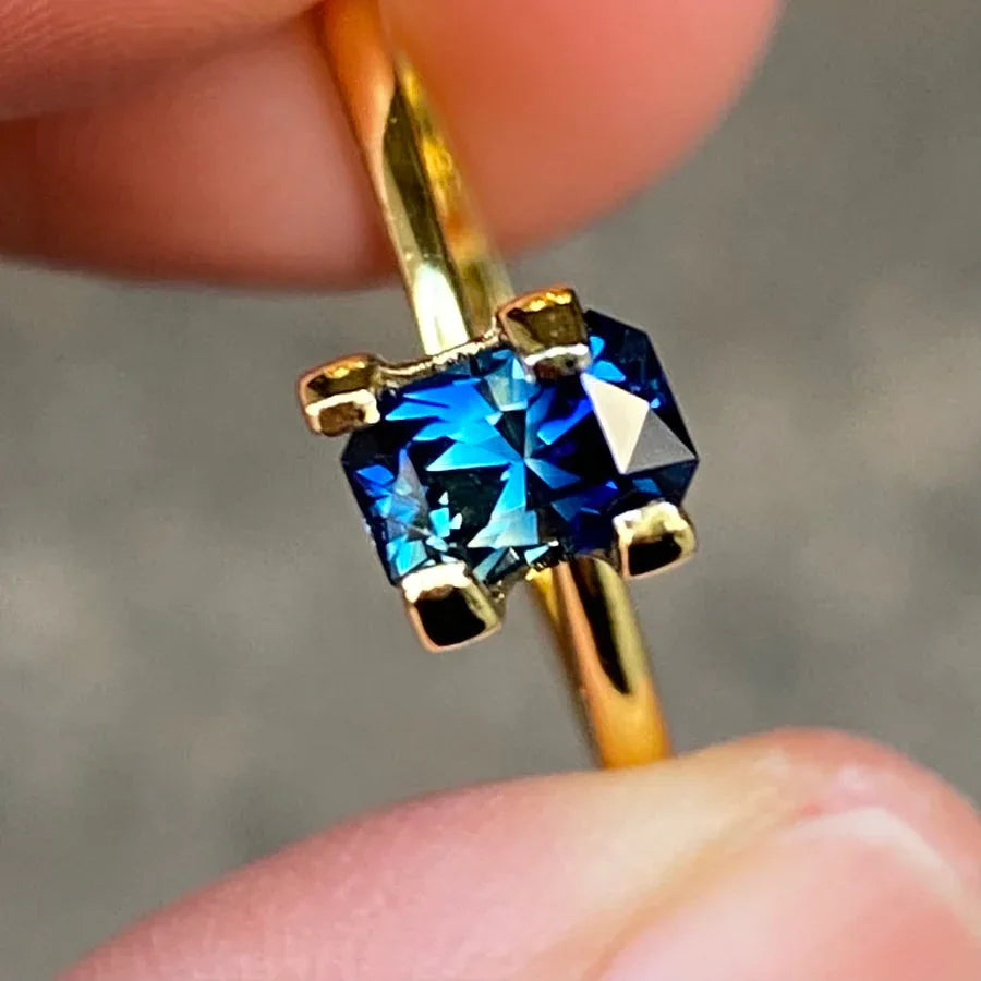 0.93ct emerald radiant cut Australian parti sapphire - Lizunova Fine Jewels