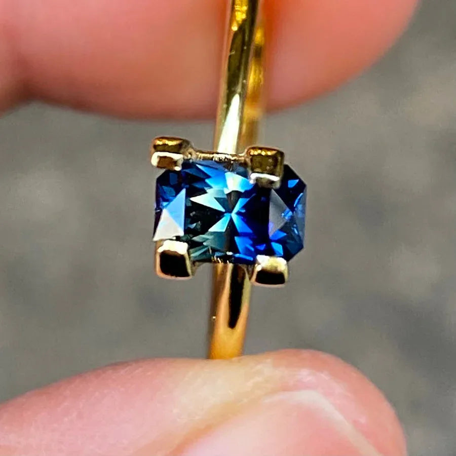 0.93ct emerald radiant cut Australian parti sapphire - Lizunova Fine Jewels