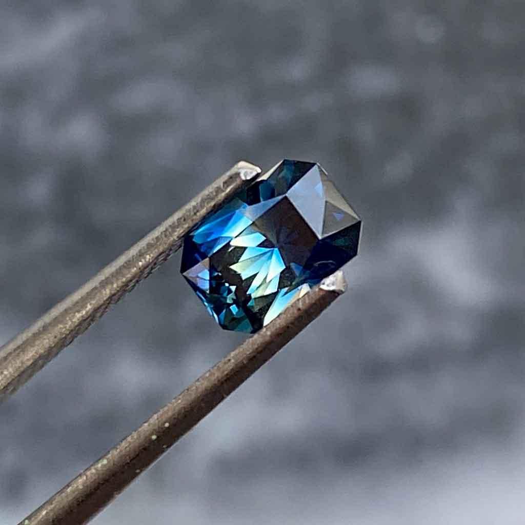 0.93ct emerald radiant cut Australian parti sapphire - Lizunova Fine Jewels