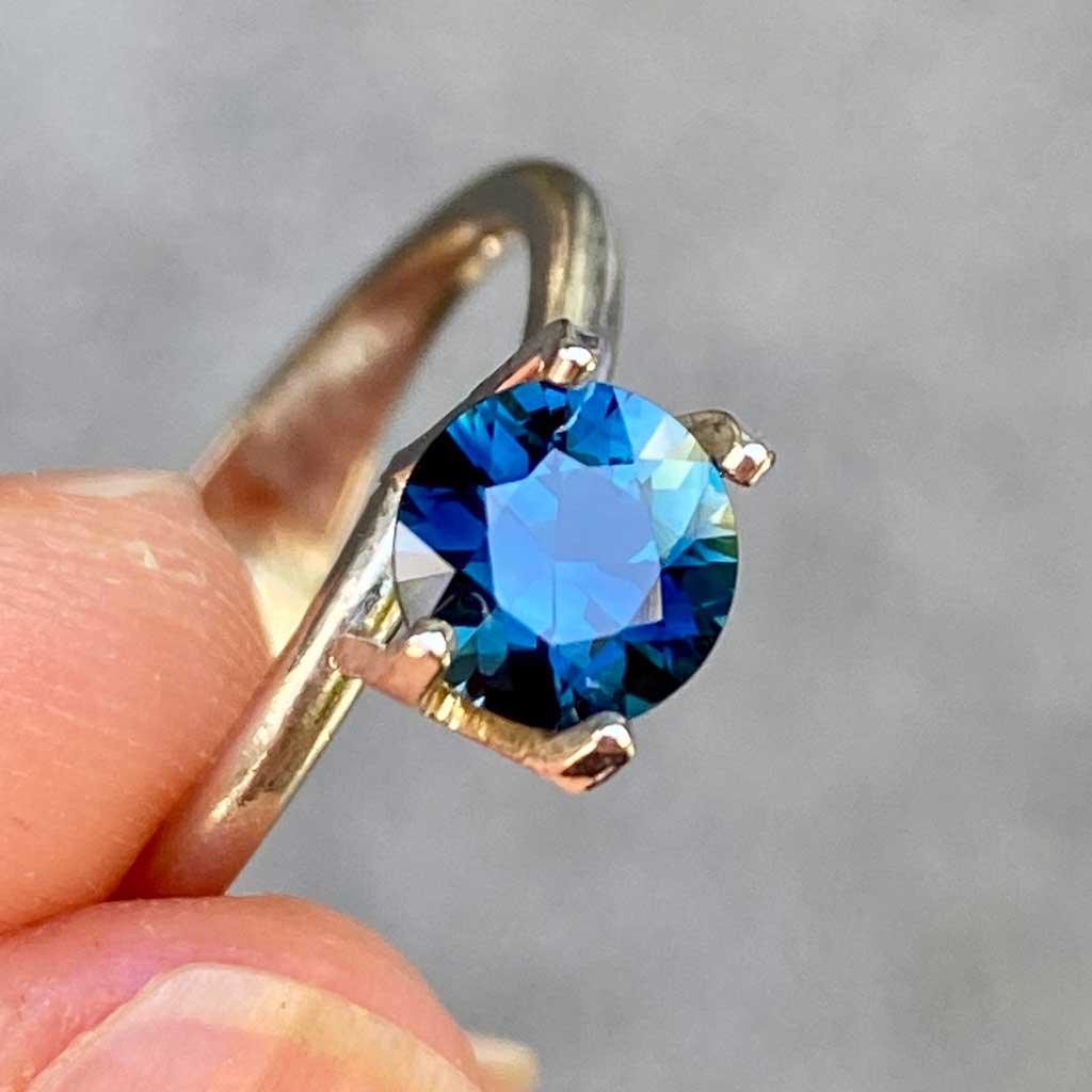 0.95ct round Australian teal sapphire - Lizunova Fine Jewels