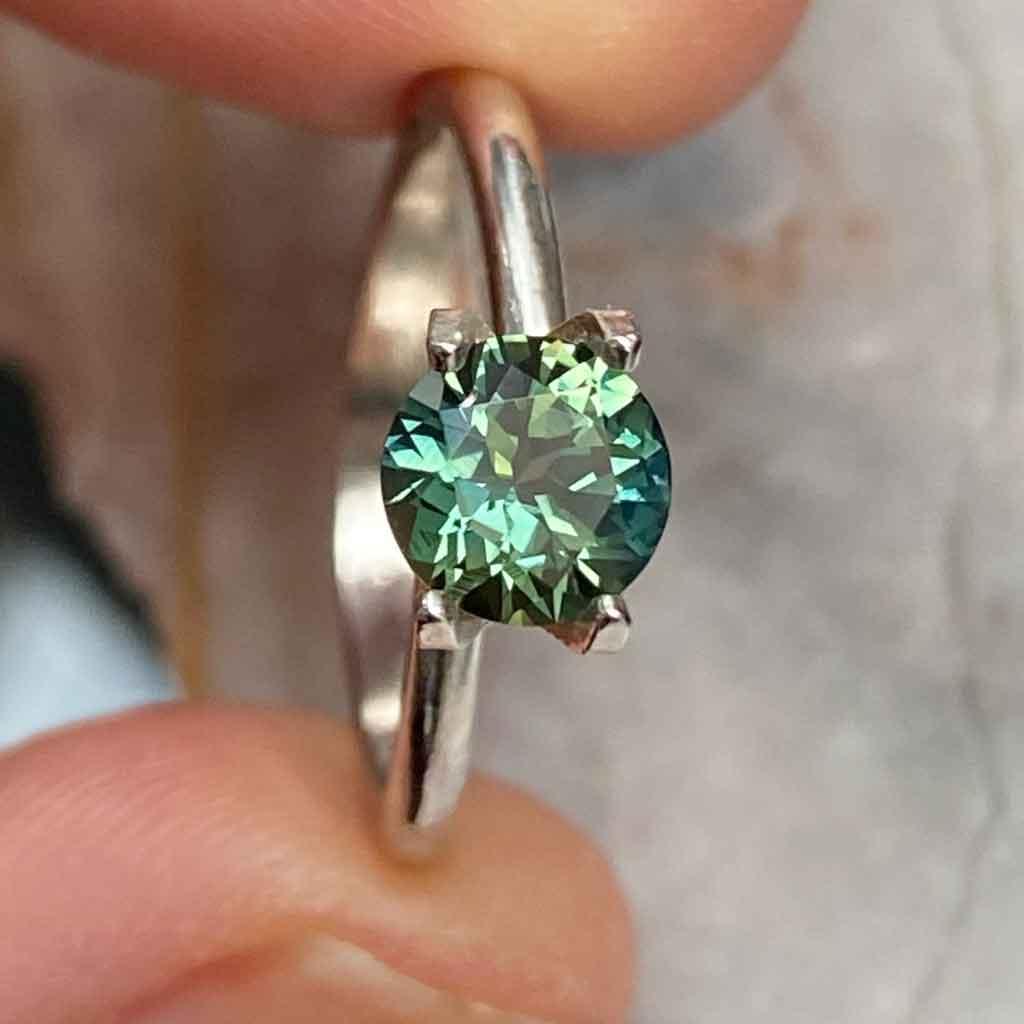 0.96ct round Australian light green sapphire - Lizunova Fine Jewels