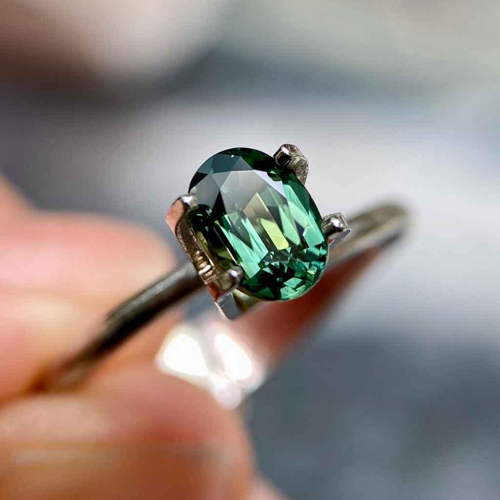 1.07ct oval Australian teal sapphire - Lizunova Fine Jewels