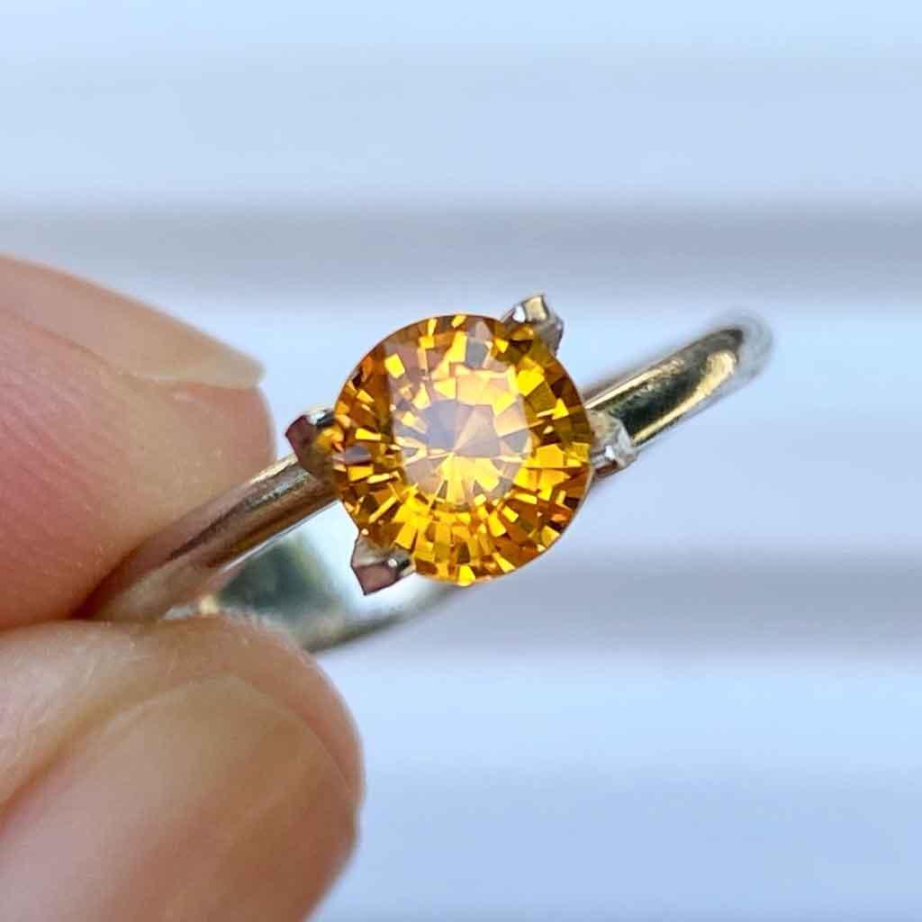1.07ct round yellow sapphire - Lizunova Fine Jewels