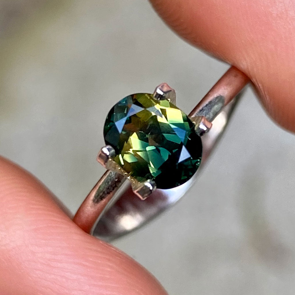 1.12ct-oval-Australian-parti-sapphire-1-Lizunova-Fine-Jewels-Sydney-NSW-Australia