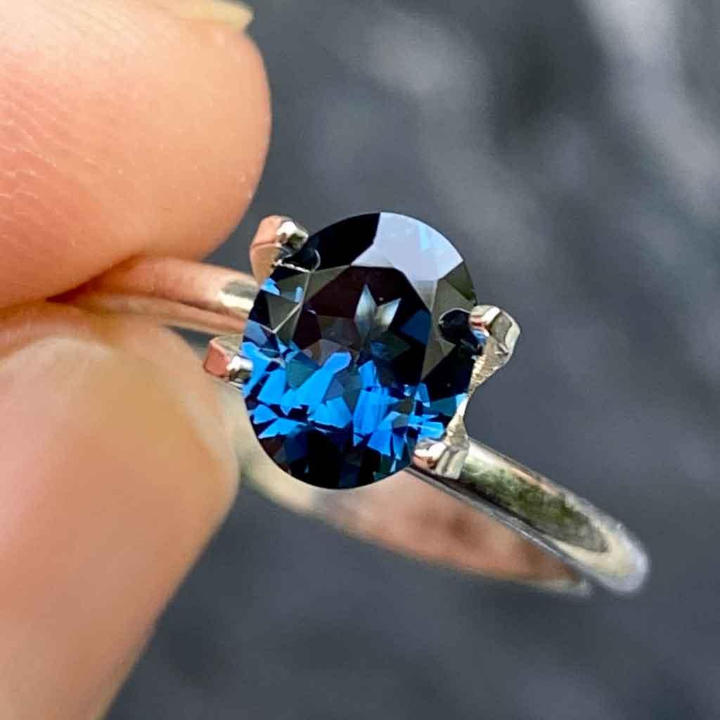 1.17ct oval Australian teal sapphire - Lizunova Fine Jewels