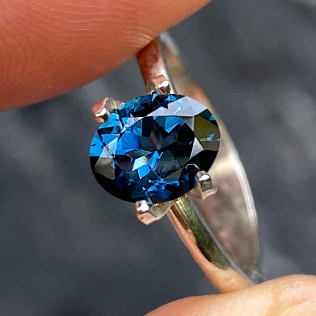 1.17ct oval Australian teal sapphire - Lizunova Fine Jewels