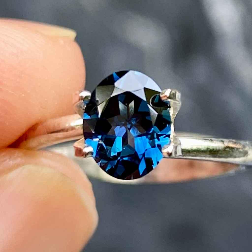 1.17ct oval Australian teal sapphire - Lizunova Fine Jewels