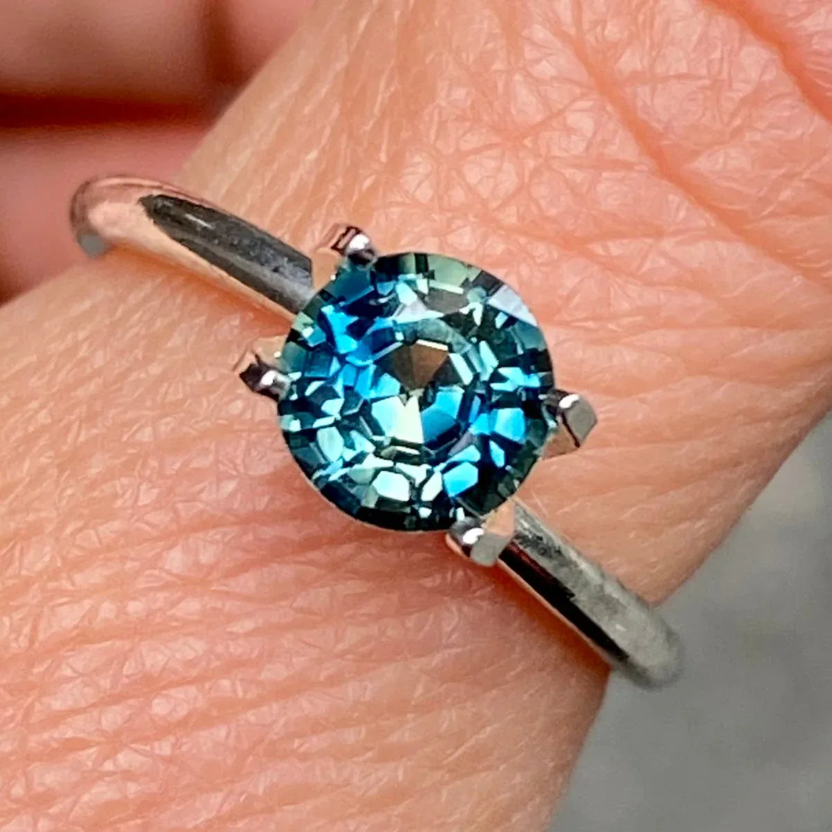 1.22ct round Australian teal parti sapphire - Lizunova Fine Jewels