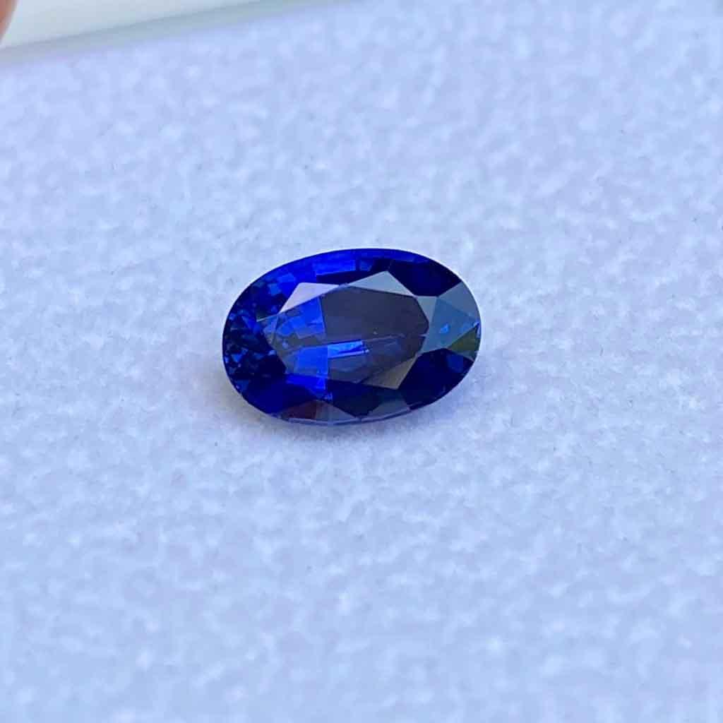 1.23ct oval royal blue sapphire - Lizunova Fine Jewels