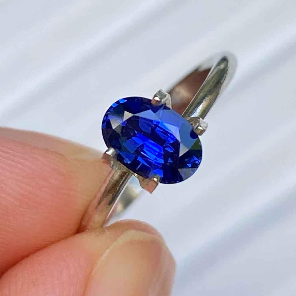 1.23ct oval royal blue sapphire - Lizunova Fine Jewels