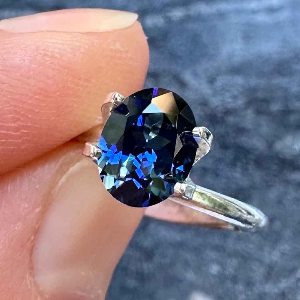1.31ct oval Australian teal sapphire - Lizunova Fine Jewels