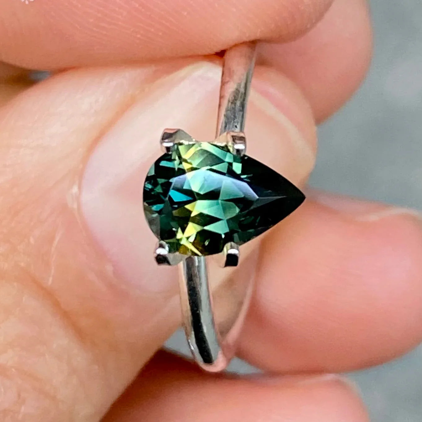 1.35ct pear cut Australian parti sapphire - Lizunova Fine Jewels