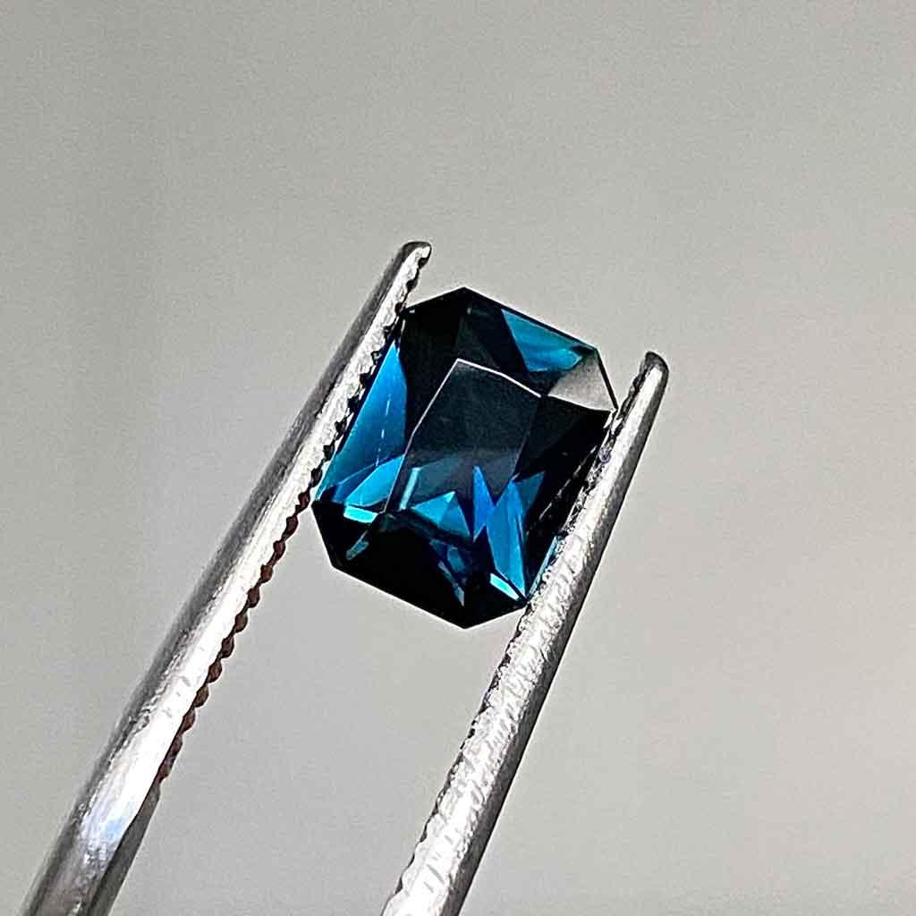1.37ct emerald radiant cut Australian teal sapphire - Lizunova Fine Jewels