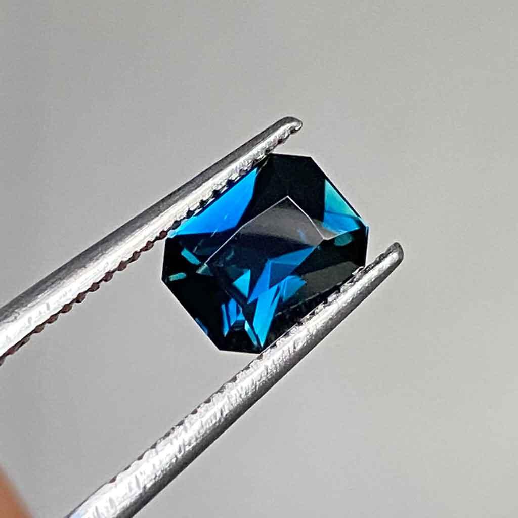 1.37ct emerald radiant cut Australian teal sapphire - Lizunova Fine Jewels