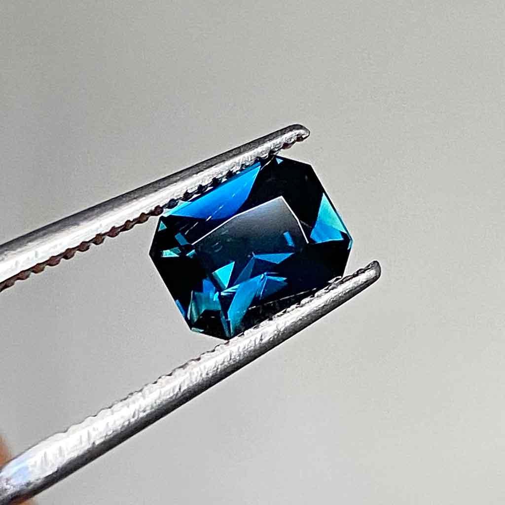 1.37ct emerald radiant cut Australian teal sapphire - Lizunova Fine Jewels