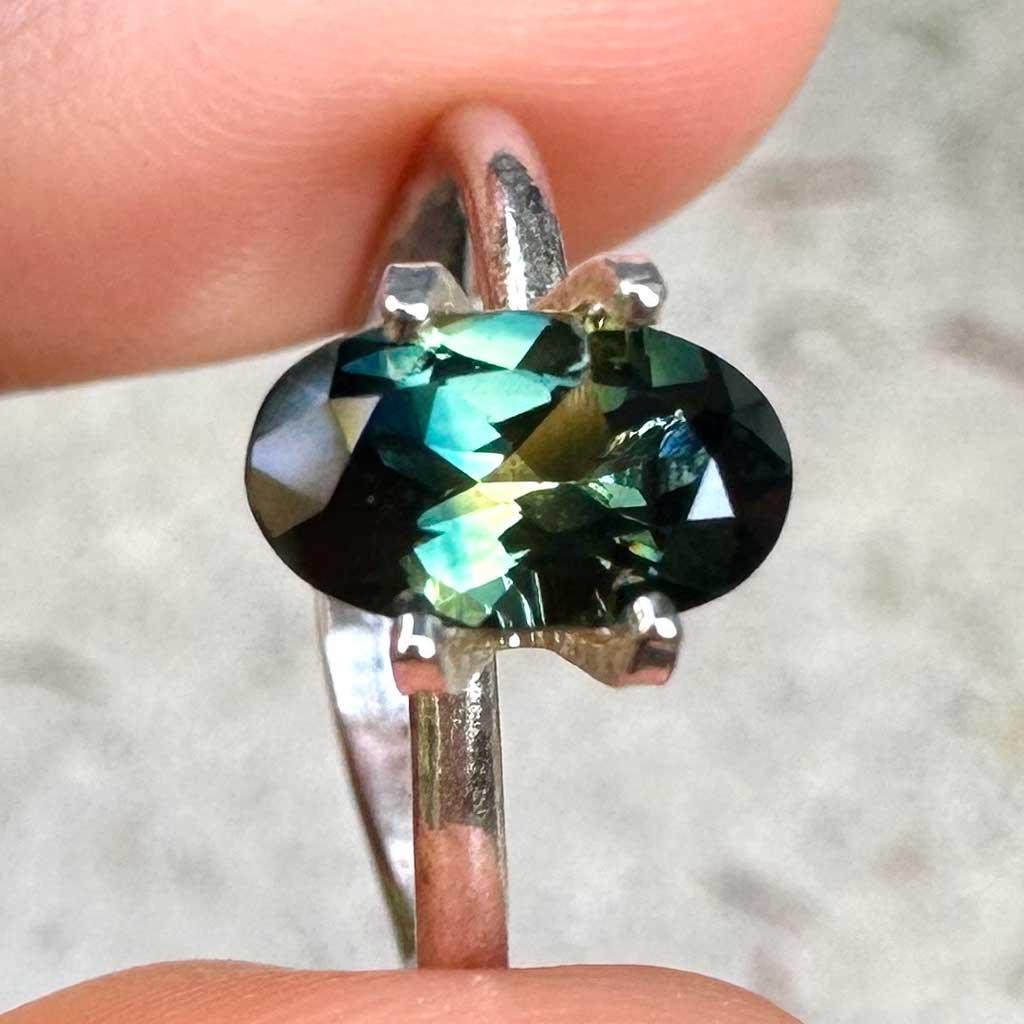 1.38ct oval Australian parti sapphire - Lizunova Fine Jewels