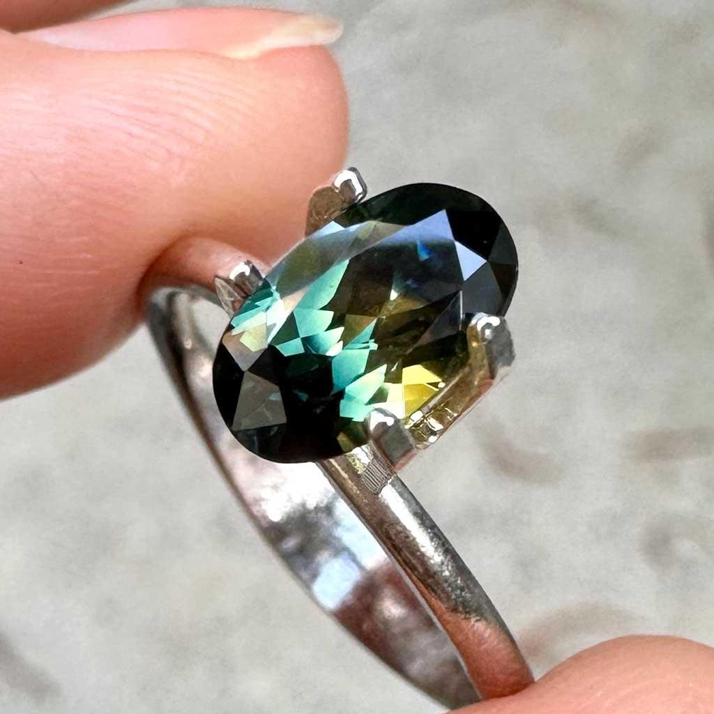 1.38ct oval Australian parti sapphire - Lizunova Fine Jewels