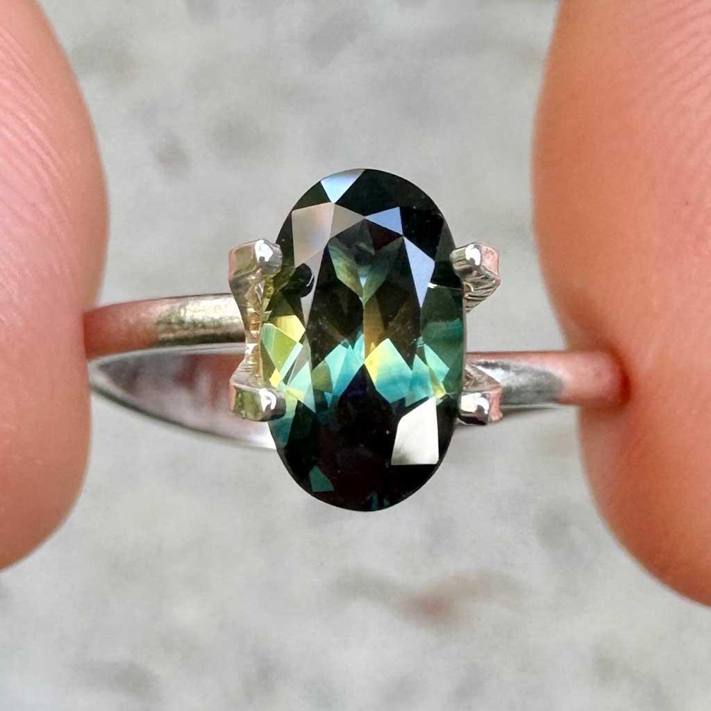 1.38ct oval Australian parti sapphire - Lizunova Fine Jewels