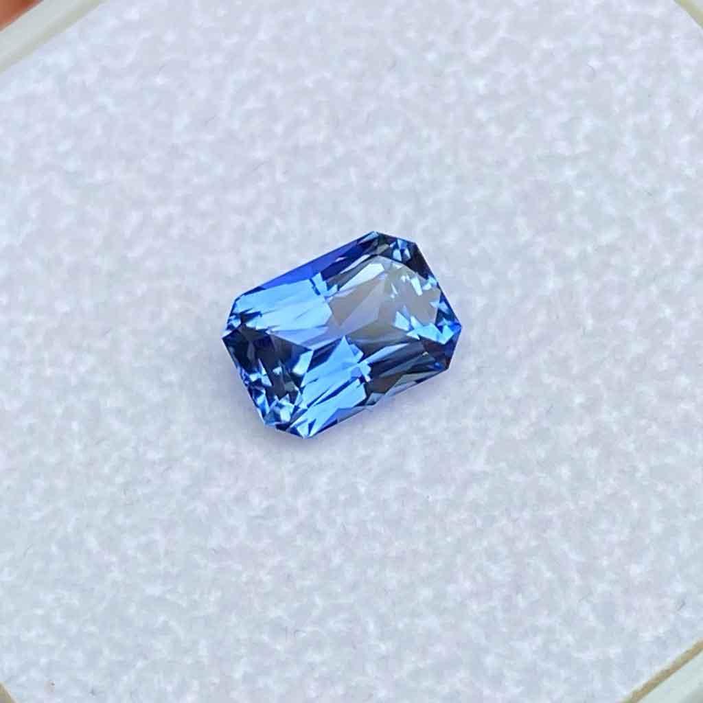 1.39ct emerald radiant cut blue sapphire - Lizunova Fine Jewels