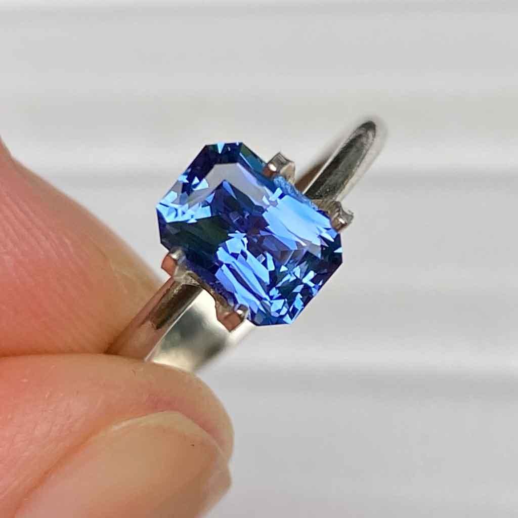 1.39ct emerald radiant cut blue sapphire - Lizunova Fine Jewels