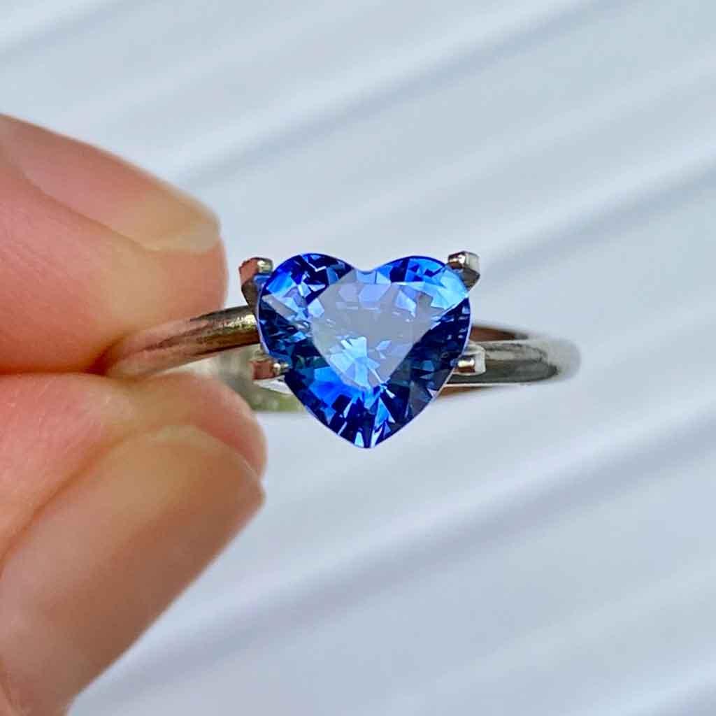 1.56ct heart shape blue sapphire - Lizunova Fine Jewels