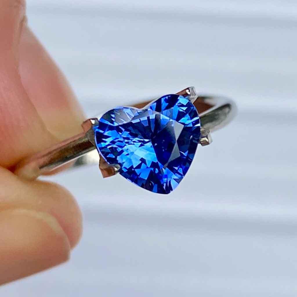 1.56ct heart shape blue sapphire - Lizunova Fine Jewels