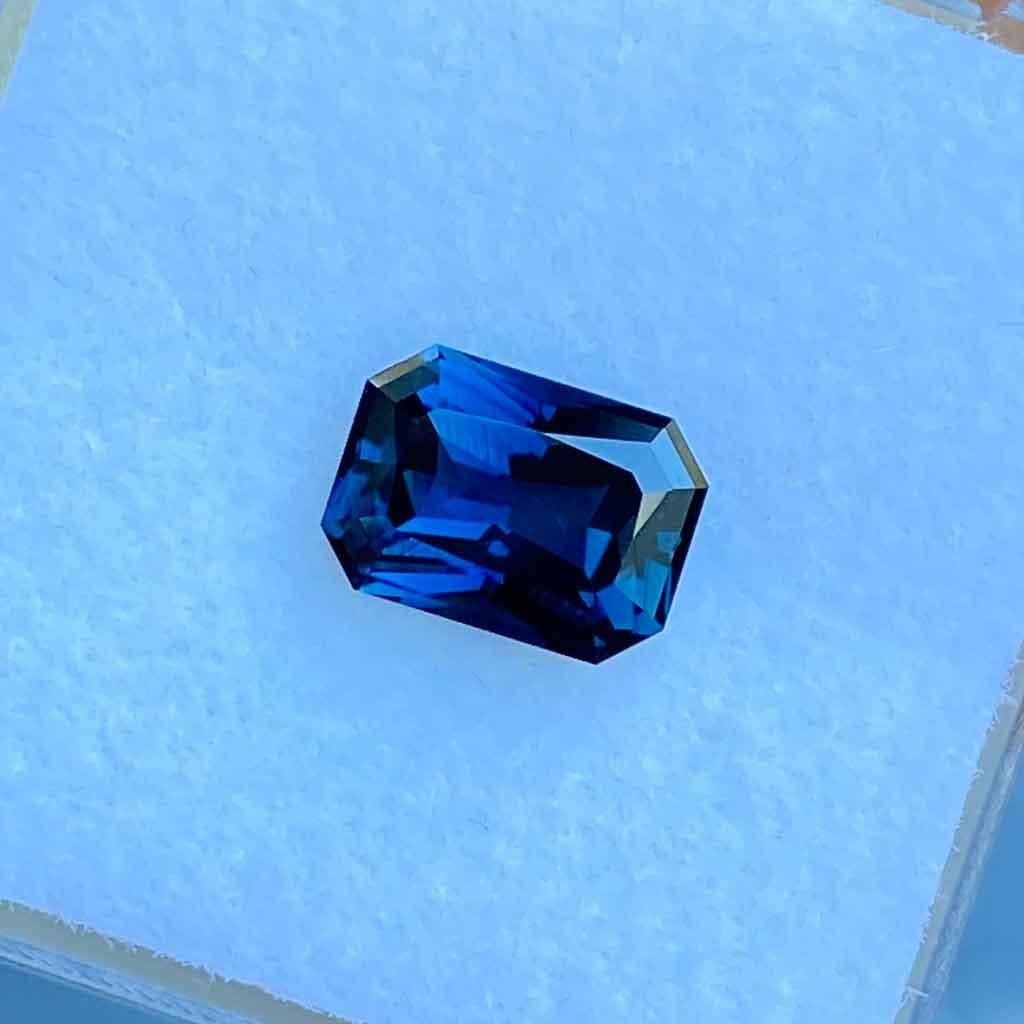 1.5ct emerald radiant cut Australian teal sapphire - Lizunova Fine Jewels