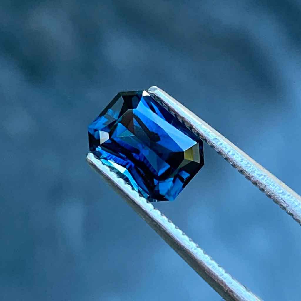 1.5ct emerald radiant cut Australian teal sapphire - Lizunova Fine Jewels