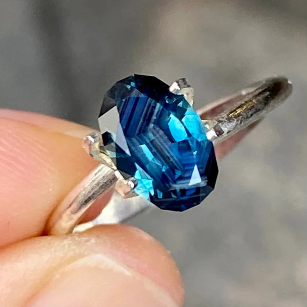 1.63ct oval Australian parti sapphire - Lizunova Fine Jewels