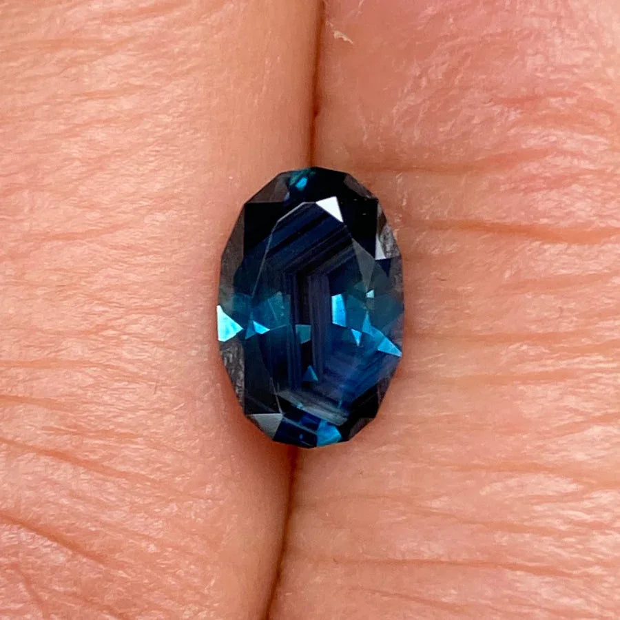 1.63ct oval Australian parti sapphire - Lizunova Fine Jewels