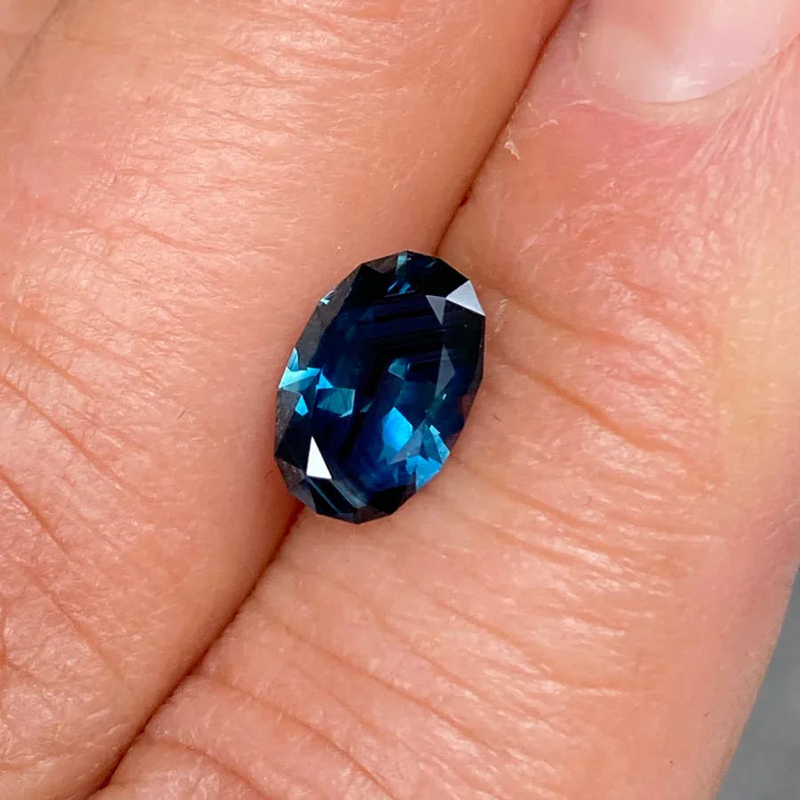 1.63ct oval Australian parti sapphire - Lizunova Fine Jewels
