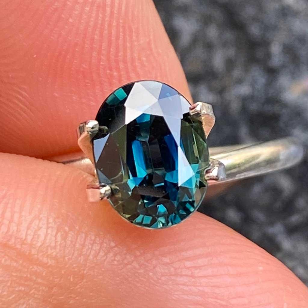 1.66ct oval Australian teal sapphire - Lizunova Fine Jewels