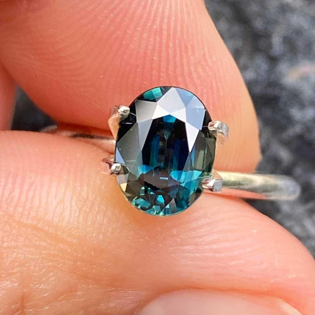 1.66ct oval Australian teal sapphire - Lizunova Fine Jewels