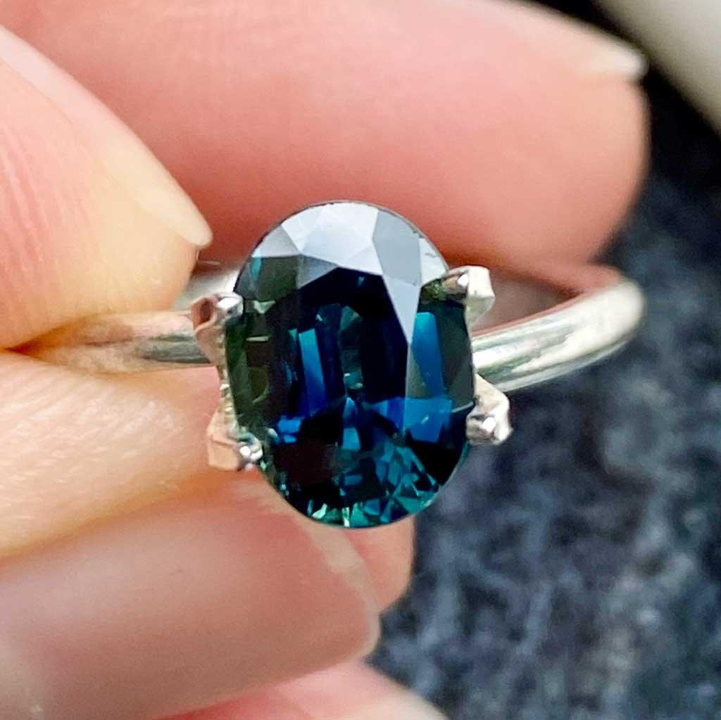 1.66ct oval Australian teal sapphire - Lizunova Fine Jewels