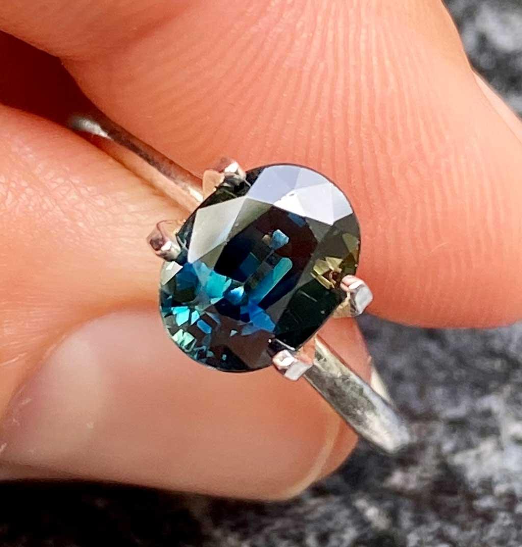 1.66ct oval Australian teal sapphire - Lizunova Fine Jewels