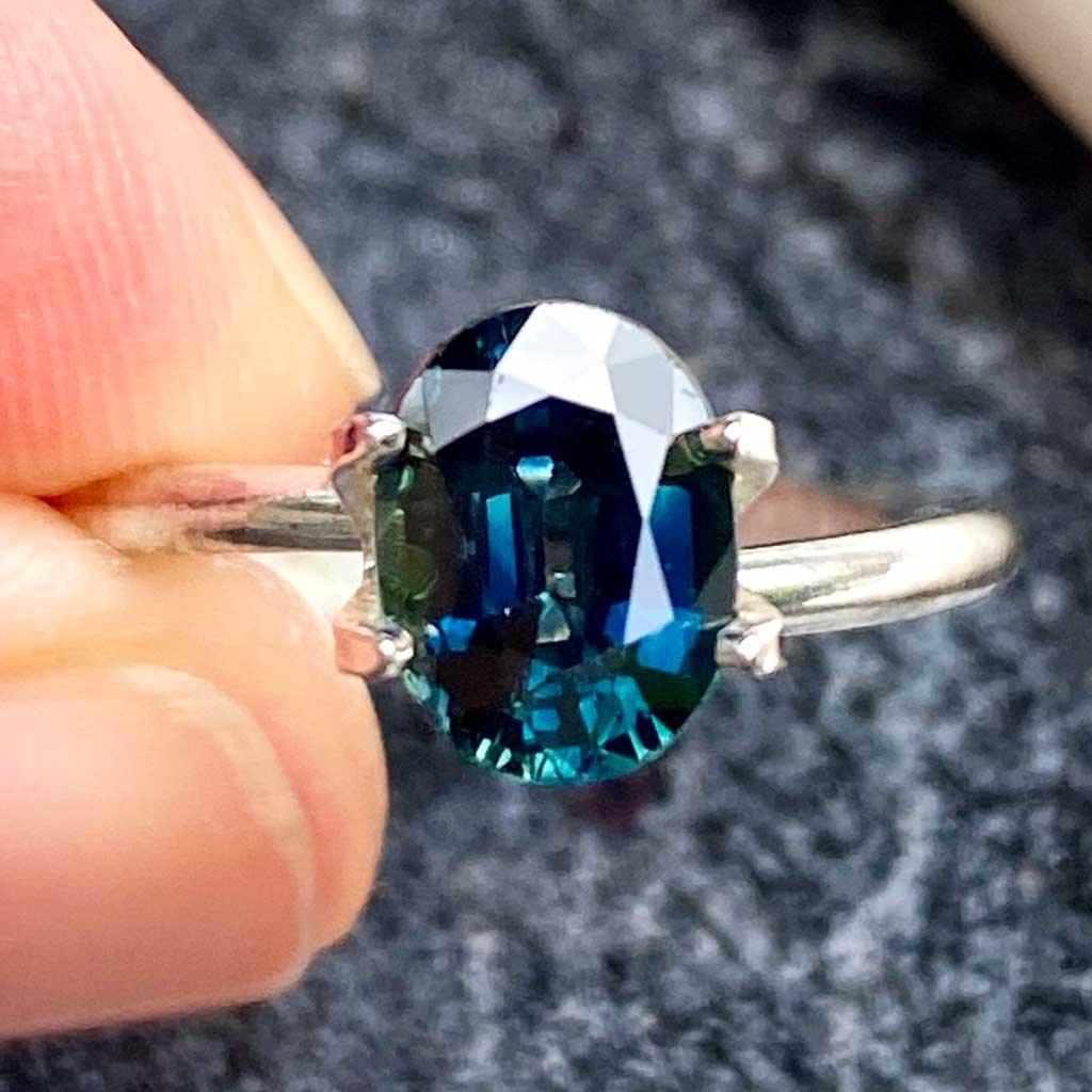 1.66ct oval Australian teal sapphire - Lizunova Fine Jewels