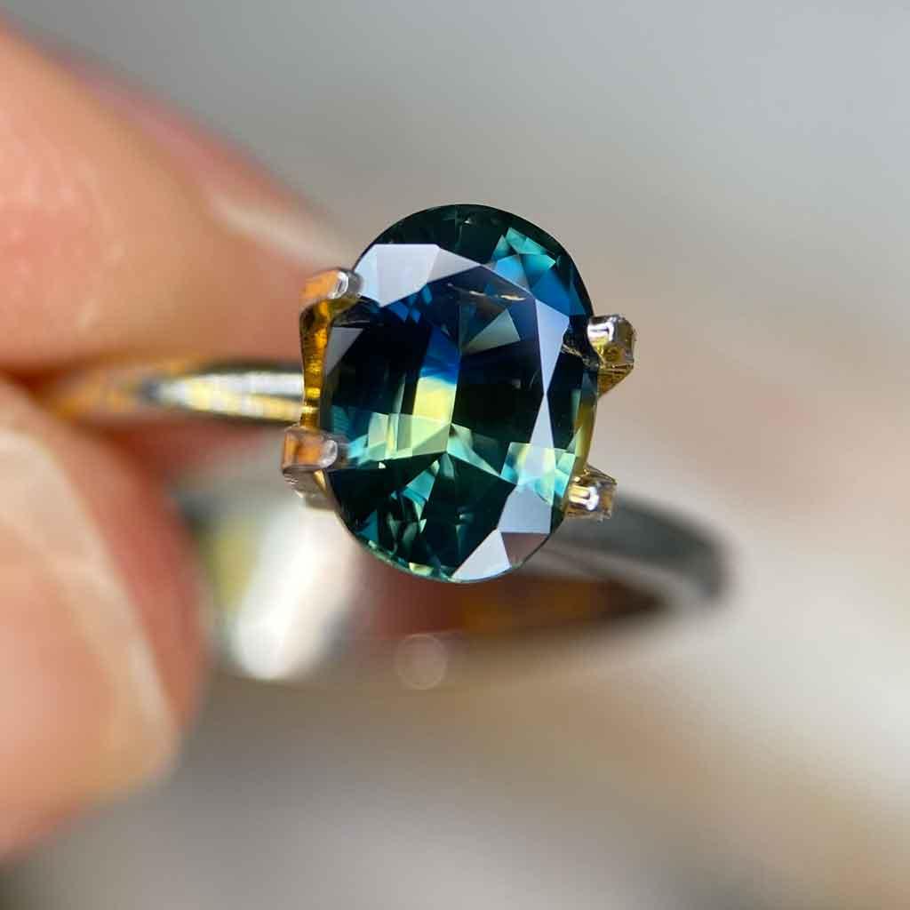 1.68ct oval Australian parti sapphire - Lizunova Fine Jewels