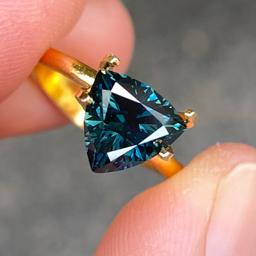 Australian-parti-teal-sapphire-bespoke-engagement-ring-Sydney-jeweller-Lizunova-Fine-Jewels