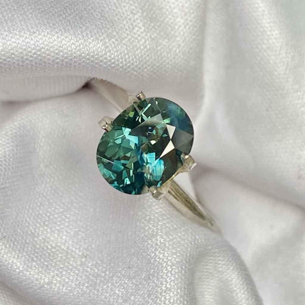 1.86ct oval Australian teal sapphire - Lizunova Fine Jewels