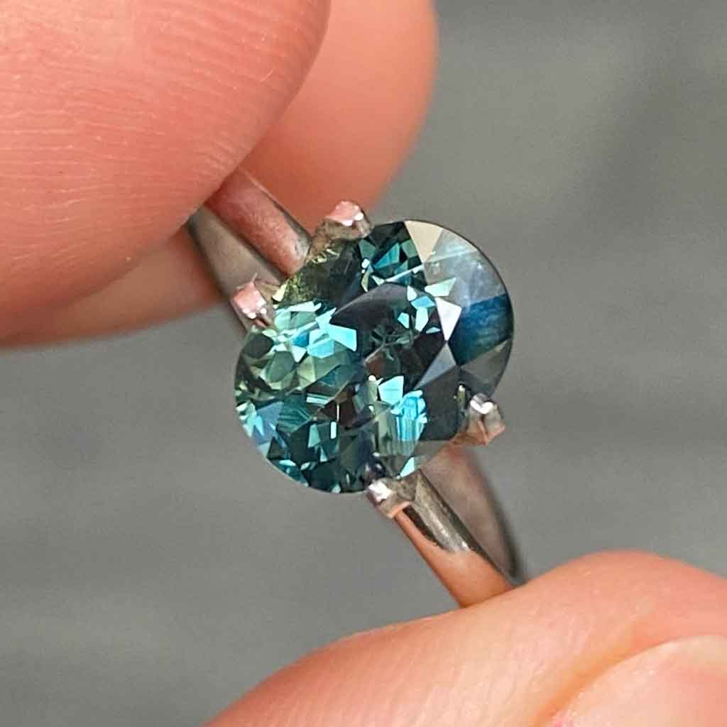 Australian seafoam teal sapphire available to set in a bespoke sapphire ring by Australian jeweller Lizunova, Sydney