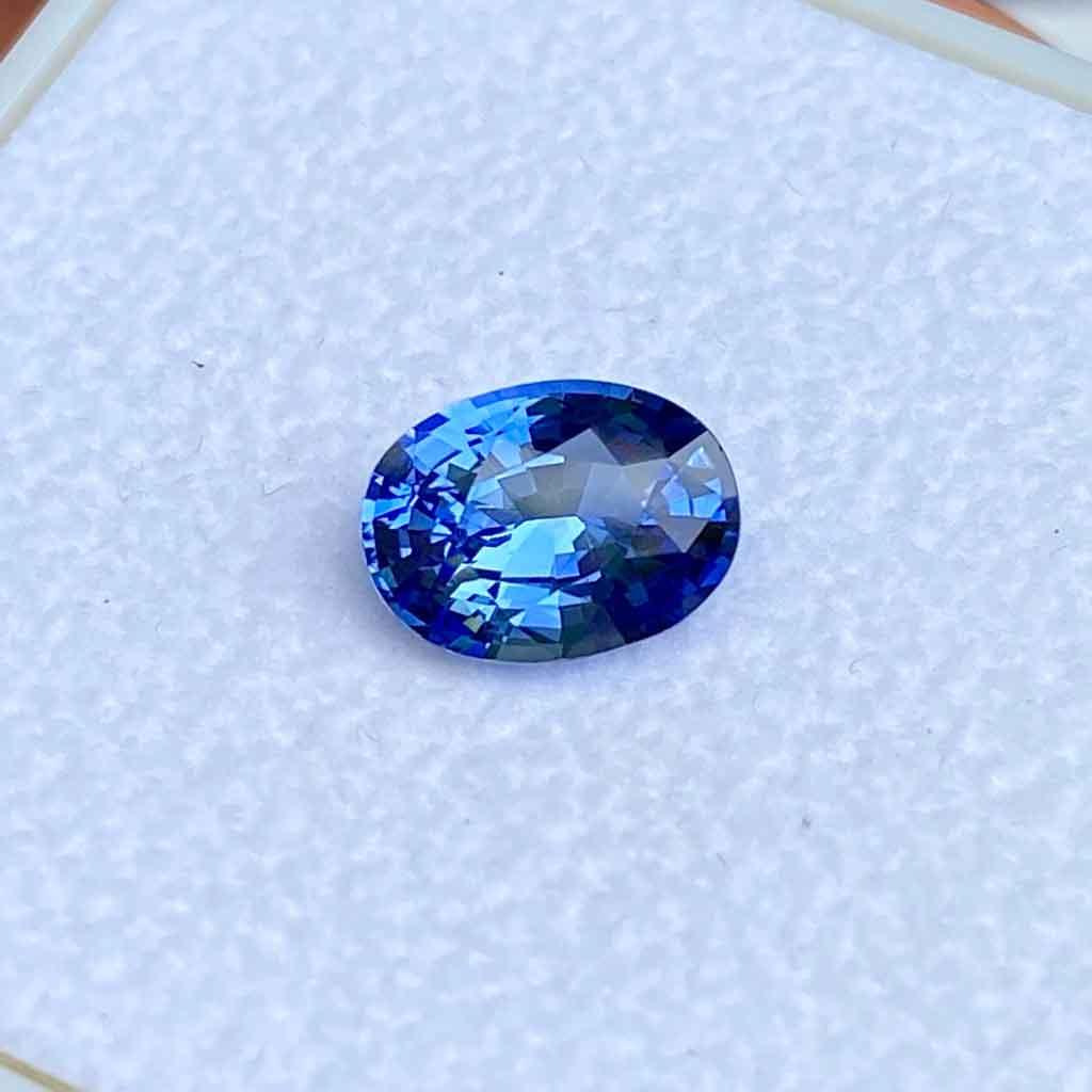 1.92ct oval blue sapphire - Lizunova Fine Jewels
