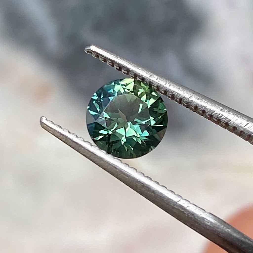 0.96ct round Australian light green sapphire - Lizunova Fine Jewels
