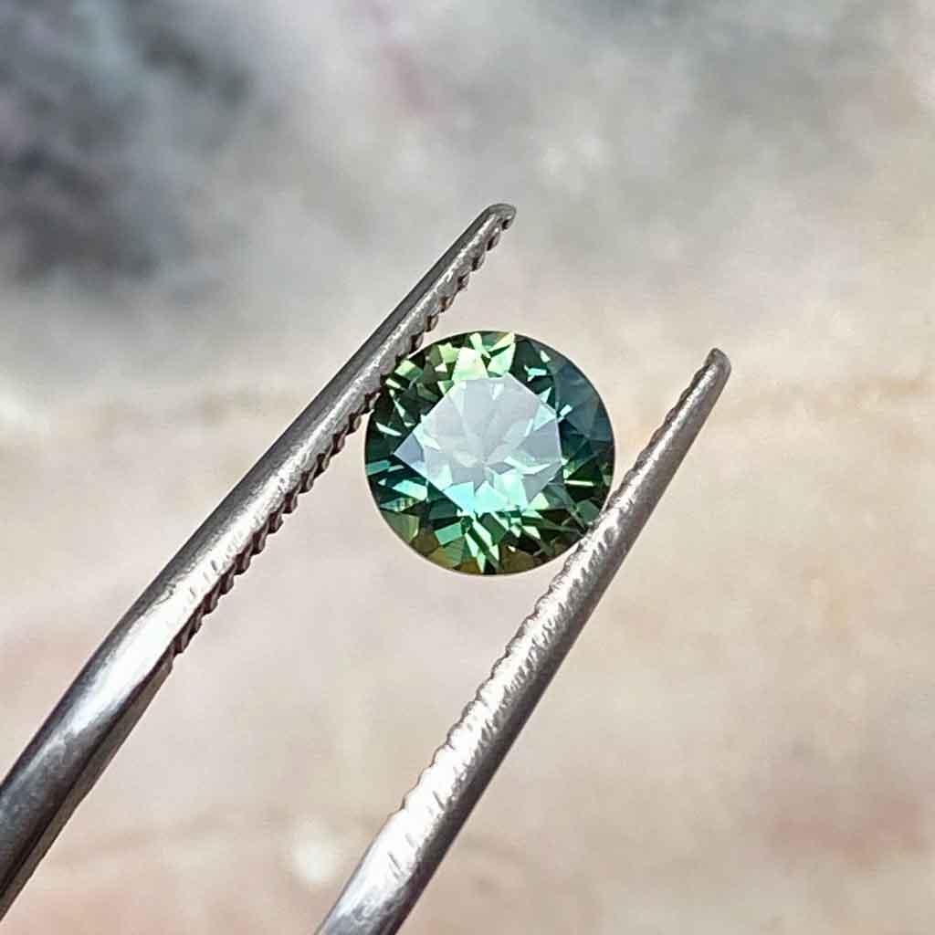 0.96ct round Australian light green sapphire - Lizunova Fine Jewels