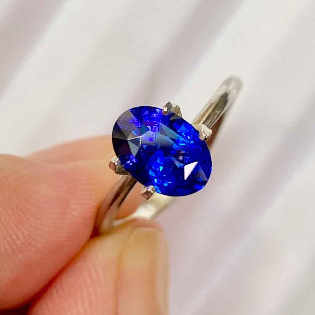 2.05ct oval cornflower blue sapphire - Lizunova Fine Jewels